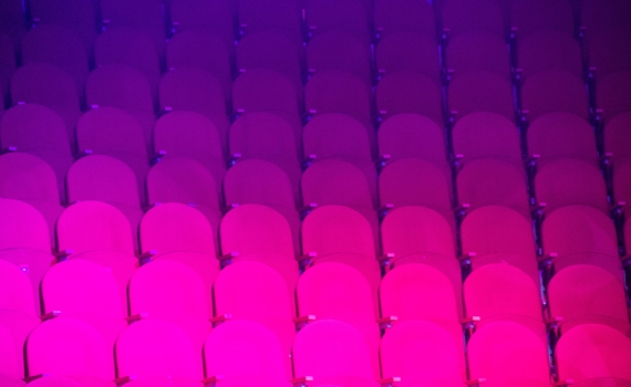 Захватывающее кино с кровососущими соседями: как показ Чужого в Париже обернулся реальным вторжением