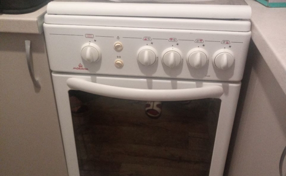 Простой и безопасный способ вернуть духовке чистоту: два продукта с кухни вместо химии